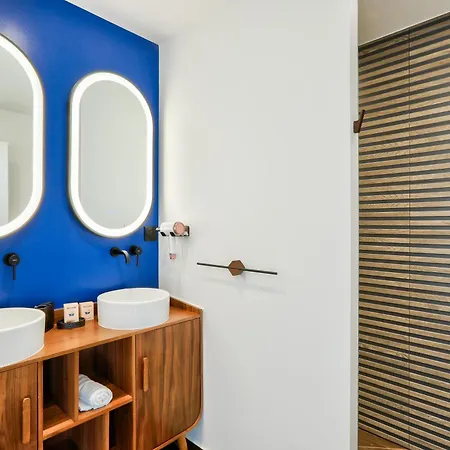 Stunning 3br Flat With Parking 500m From The *