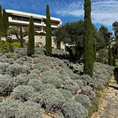 Stunning 3br Flat With Parking 500m From The Lägenhet