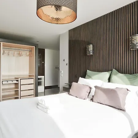 Stunning 3br Flat With Parking 500m From The קאן