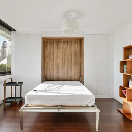 Stunning 3br Flat With Parking 500m From The דירה *