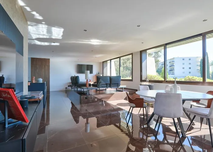 Stunning 3br Flat With Parking 500m From The Daire *