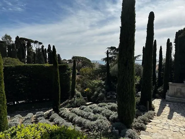 Stunning 3br Flat With Parking 500m From The * Cannes