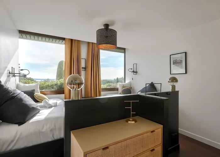 Stunning 3br Flat With Parking 500m From The * Cannes