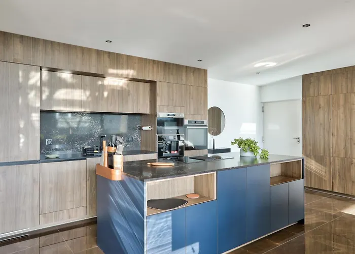 Stunning 3br Flat With Parking 500m From The * Cannes