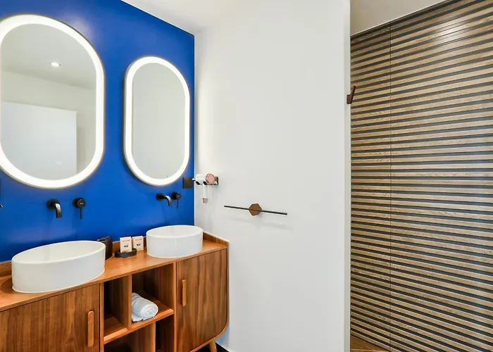 Stunning 3br Flat With Parking 500m From The *