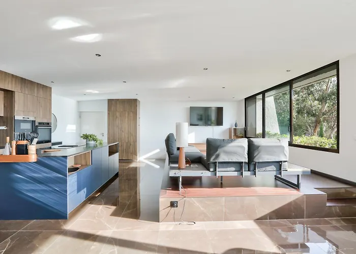 Stunning 3br Flat With Parking 500m From The Daire