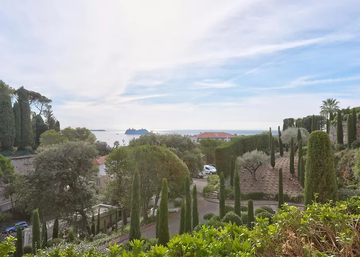 Stunning 3br Flat With Parking 500m From The * Cannes