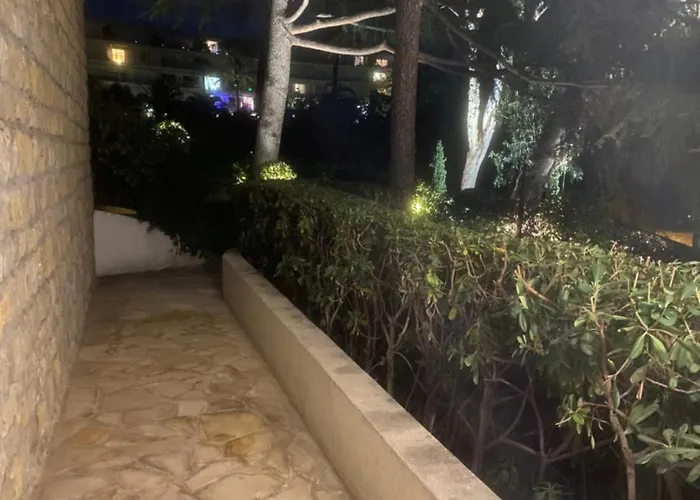 Stunning 3br Flat With Parking 500m From The