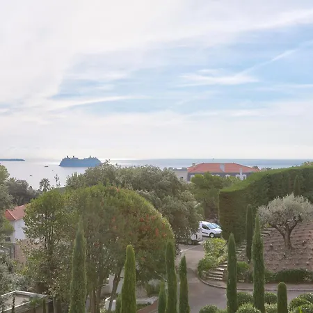 Apartment Stunning 3br Flat With Parking 500m From The *