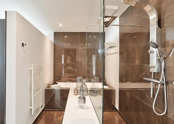 Stunning 3br Flat With Parking 500m From The Apartmán *