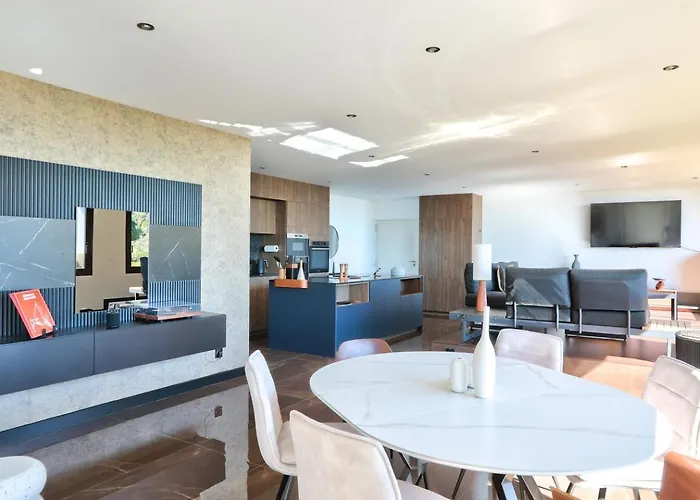 Apartmán Stunning 3br Flat With Parking 500m From The *